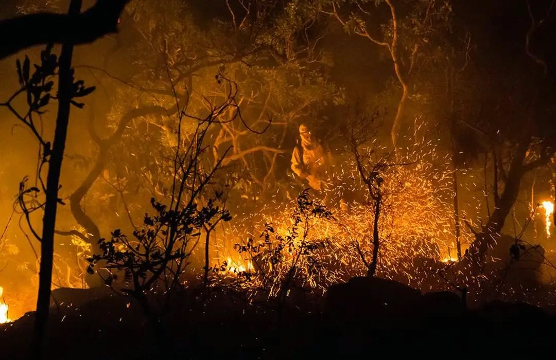 RAIOS LEVAM FOGO À CHAPADA
