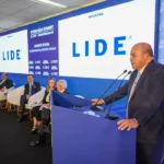 GDF ENTREGA 1.800 ESCRITURAS GDF ENTREGA 1.800 ESCRITURAS