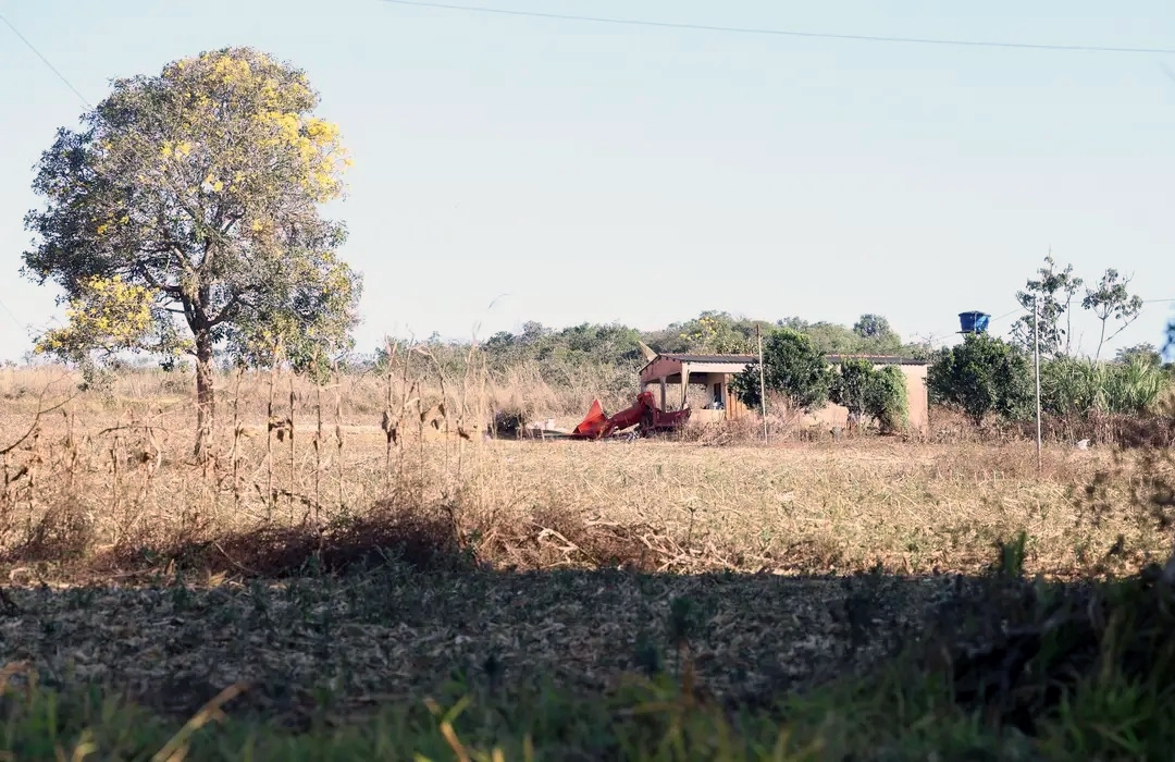 CAIADO TERÁ QUE DEIXAR TERRAS