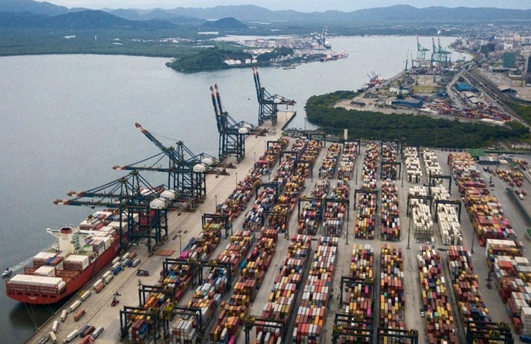 BRASIL REAGE A SURTO DE IMPORTAÇÃO