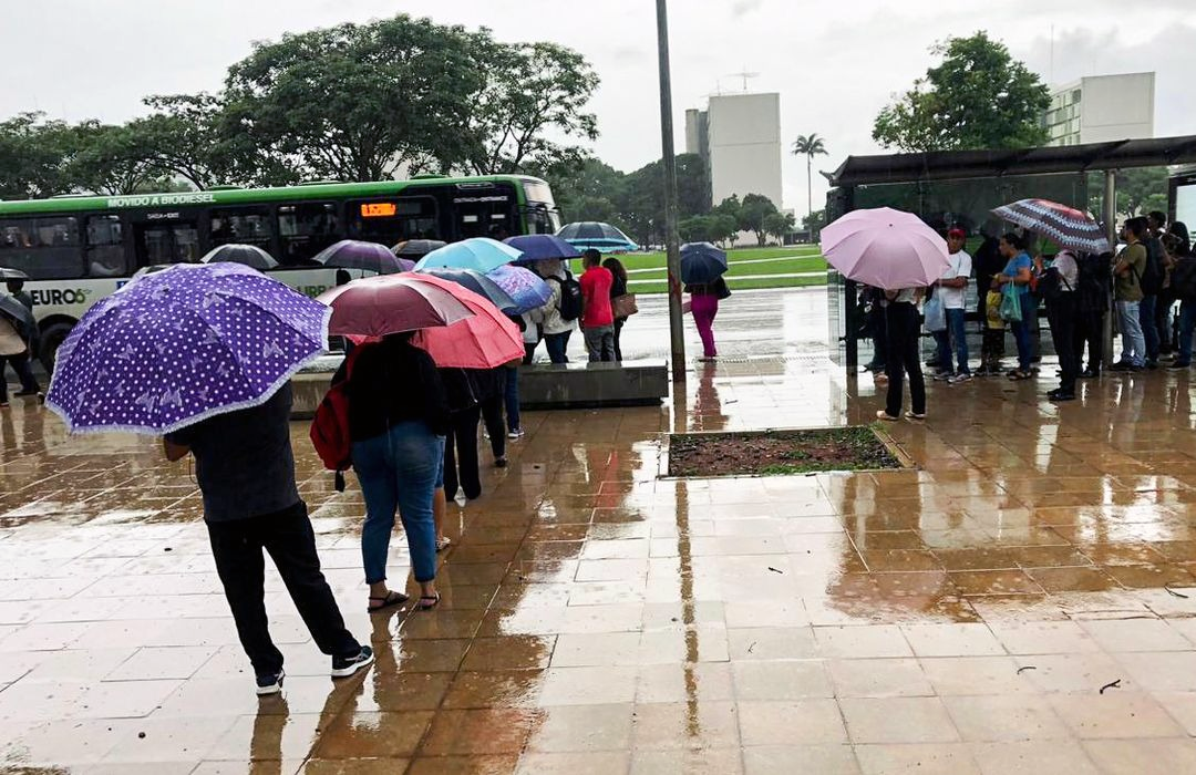 ENFIM, CHEGOU A CHUVA