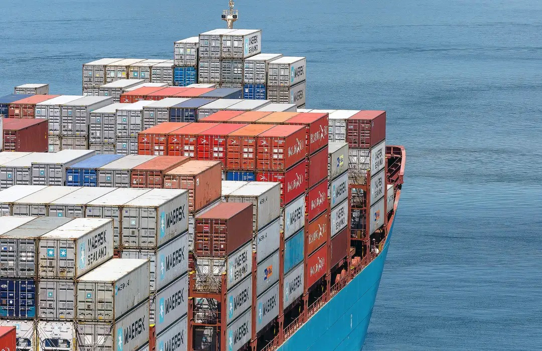 SUPERÁVIT DE US$ 7,4 BILHÕES